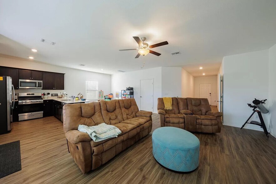 Building Photo - 15313 Pale Glow Cv