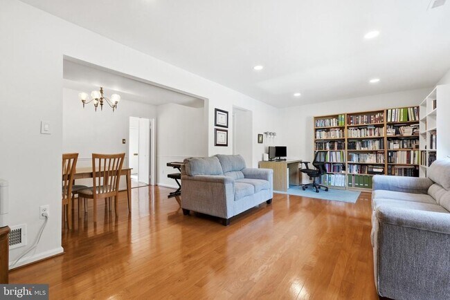 Building Photo - 3695 Persimmon Cir