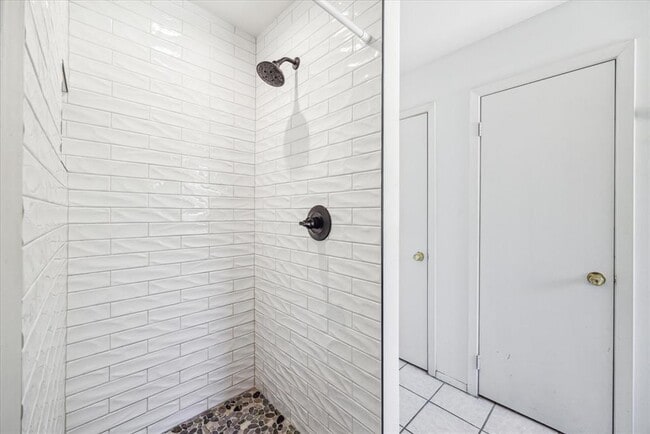 Building Photo - 5409 Libbey Dr