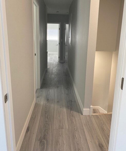 Hallway - 2nd Floor - 1707 Barry Ave