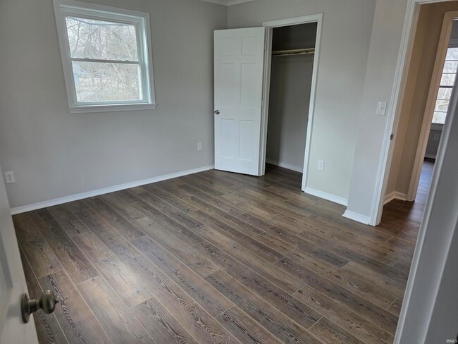 Building Photo - 1523 W 8th St