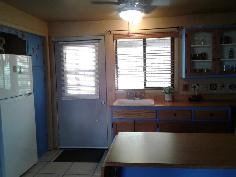 Building Photo - 386 South La Cañada Drive