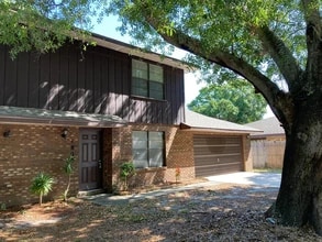 Building Photo - 1802 Stewart Pl