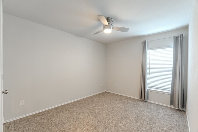 Building Photo - 9327 Colonial Bent Pl