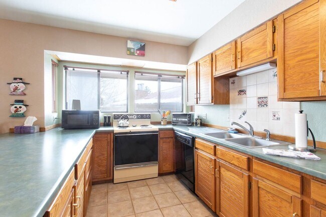 Building Photo - 716 Lagoon Dr