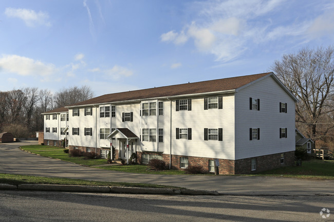 Primary Photo - Carriage Hill Apartments