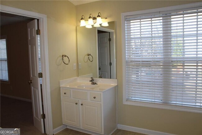 Building Photo - 2627 Hampton Park Dr