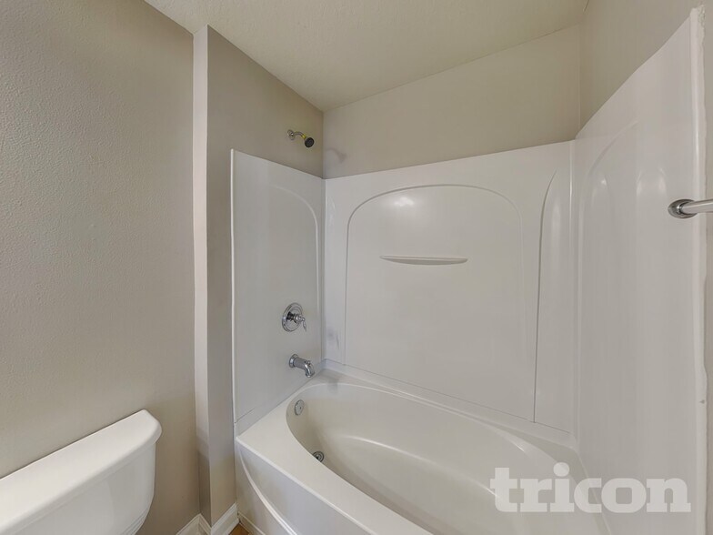 Building Photo - 5010 98th Ave E