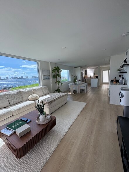 Building Photo - 100 Paradise Harbour Blvd