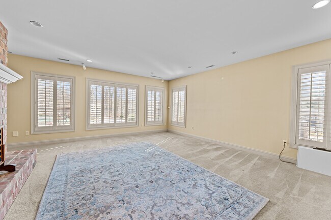 Building Photo - 12932 Sunset Bluff Ct