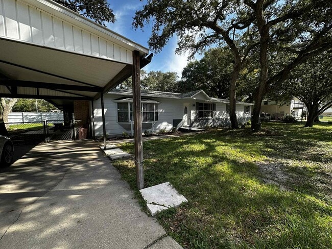 Building Photo - 421 Corvet St