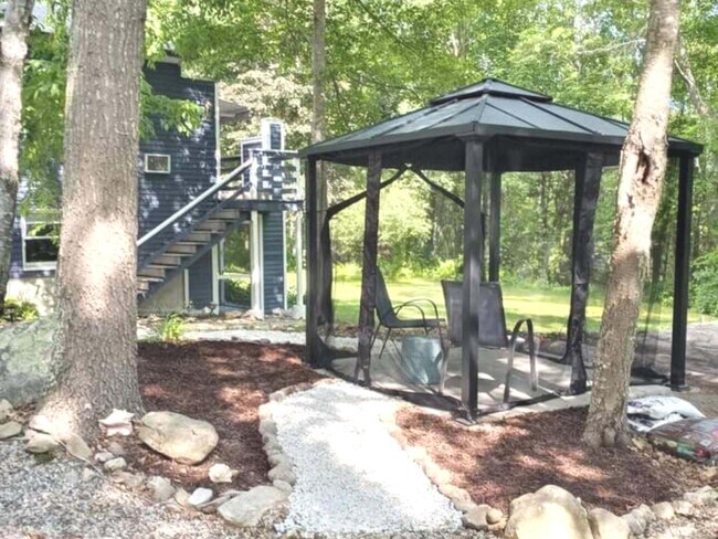 Building Photo - 348 Noank Ledyard Rd