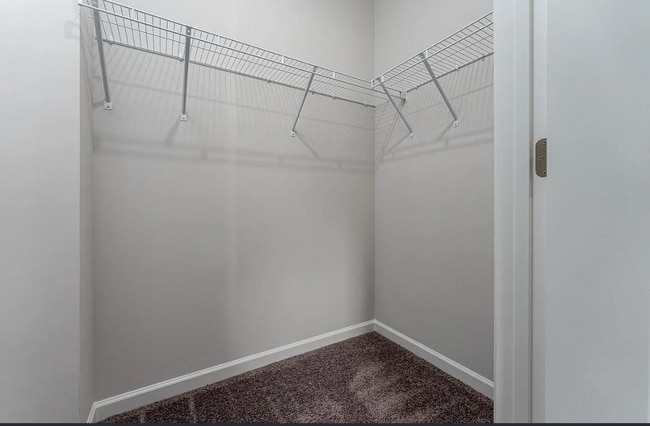 Building Photo - 930 Millstream Dr