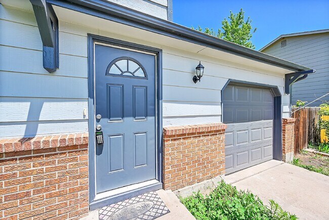 Building Photo - $2,200.00 - 3 Bed,1.5 Bath, Single Family ...