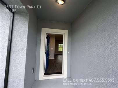 Building Photo - 1631 Town Park Ct