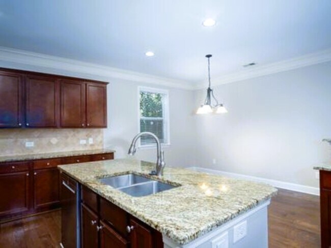 Building Photo - 3015 Carrick Rd