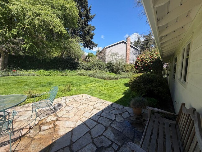 Building Photo - Peaceful 3 Bedroom Single-Level Home on Spacious Corner Lot Near Fir Grove Park