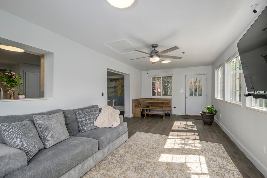 Building Photo - 547 N 650 E