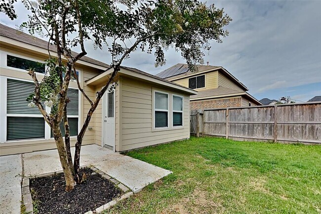 Building Photo - 9915 Tulip St