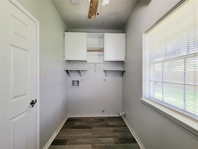 Building Photo - 8502 Canyon Pine Dr