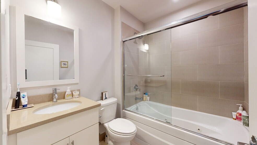 Building Photo - 339 W Broadway