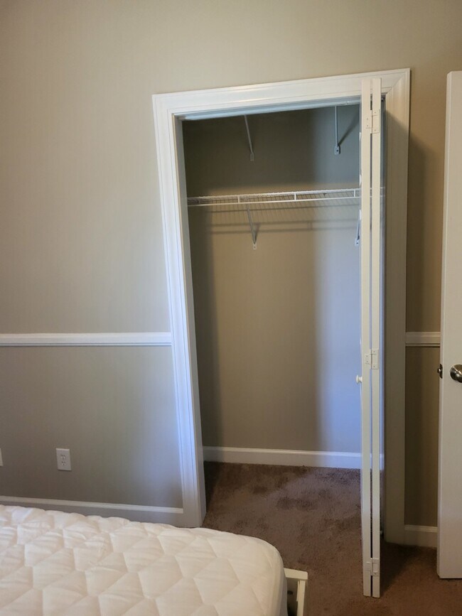 Building Photo - 407 S Elgin Ct