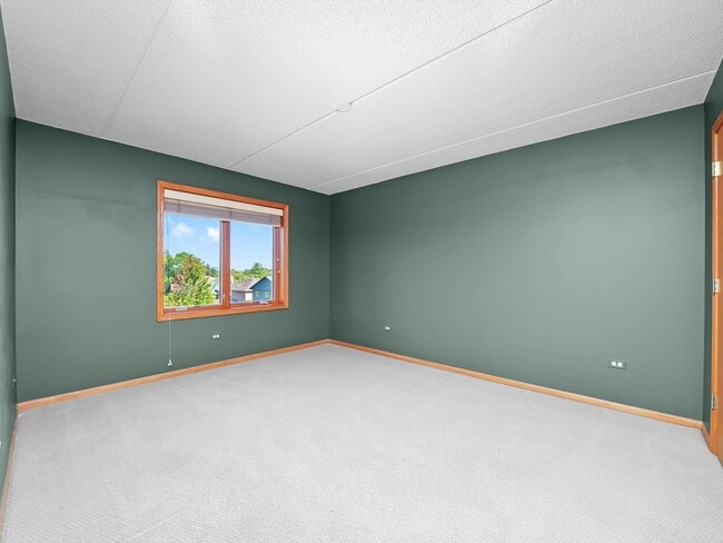 Building Photo - 5360 N Lowell Ave