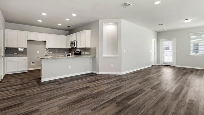 Building Photo - 1701 Logan Dr