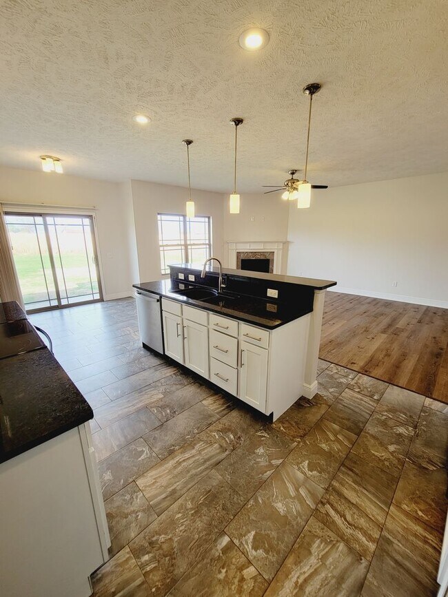Building Photo - Bent Tree Subdivision - 4 Bedrooms w/ 3 Car Garage