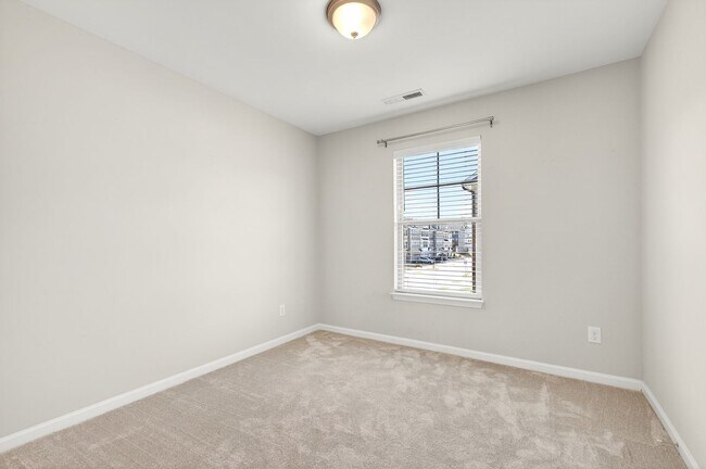 Building Photo - Beautiful 4BR End-Unit Townhome in Prime Apex Location!