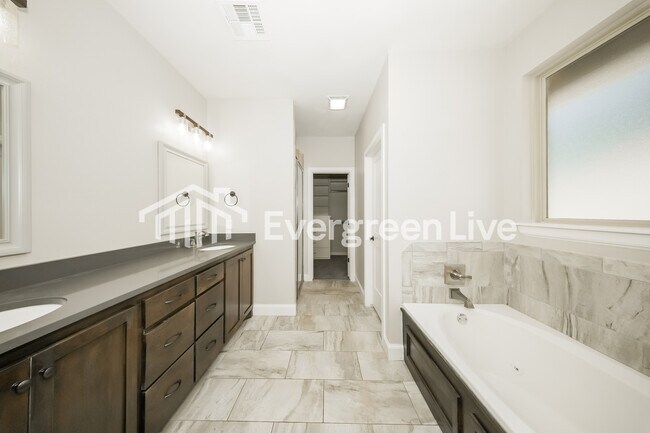 Building Photo - 2517 SE 38th St