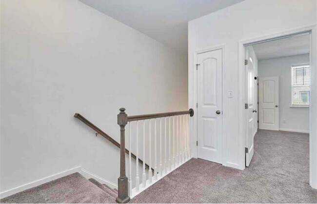 Building Photo - 1420 Waltham Ln