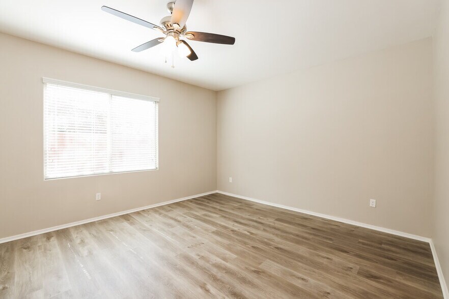 Building Photo - 876 E Bottomlands Ln