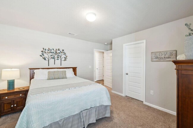 Building Photo - Beautiful home in a quiet neighborhood loc...