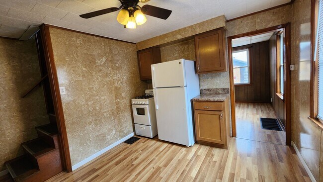 Building Photo - Fallowfield Ave Duplex