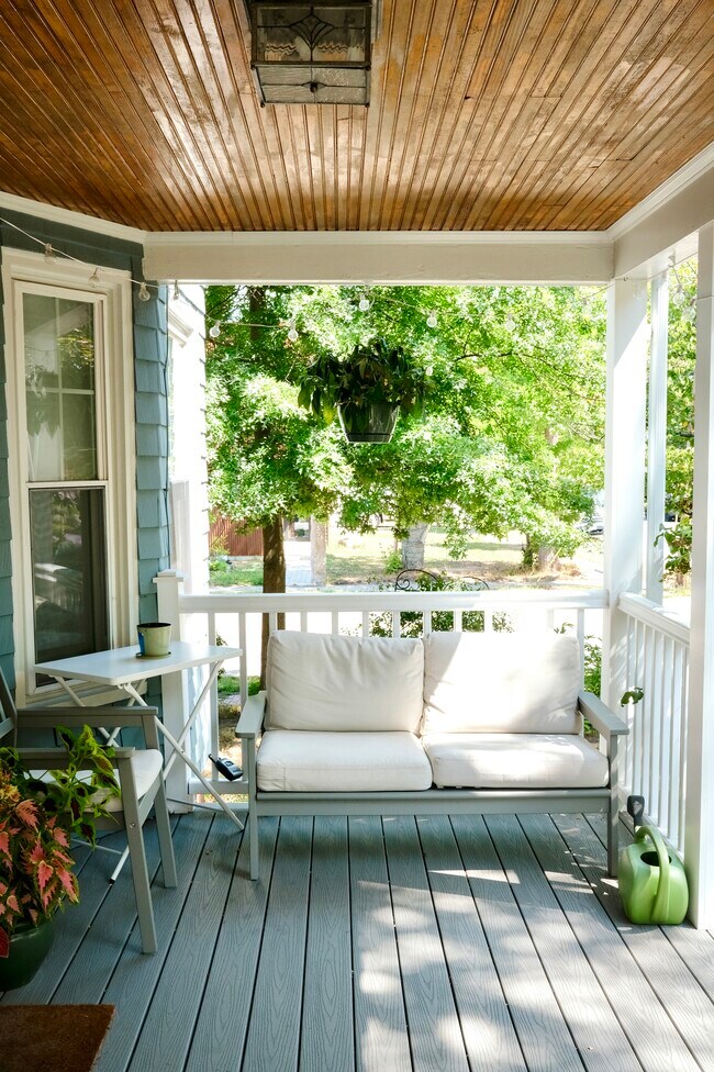 Shared front porch - 179 Dartmouth st
