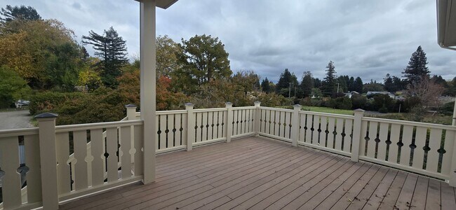 Building Photo - Beautiful Home With Incredible Views