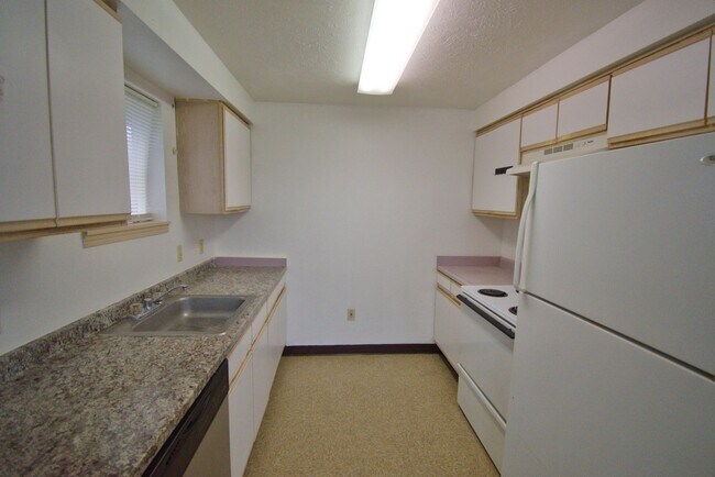 Building Photo - 125 E Elmore St