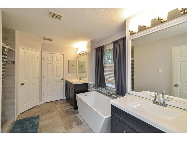 Building Photo - 6111 Dove Fern Ct