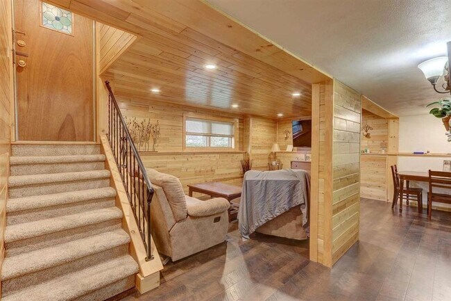 Building Photo - Sun Prairie Duplex