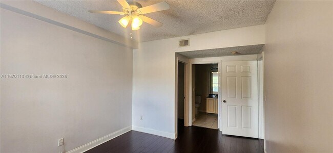 Building Photo - 10366 Fox Trail Rd S