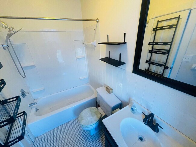 Building Photo - 285.5 Hudson Ave