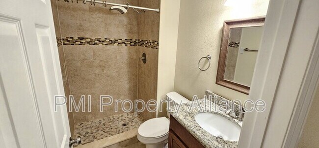 Building Photo - 703 Sunbury Ct