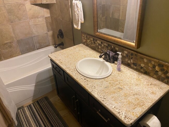 Building Photo - 2 bedroom Whitefish Condo with views and walking distance to City Beach!