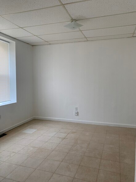 Building Photo - 1389 Shawmut Pl