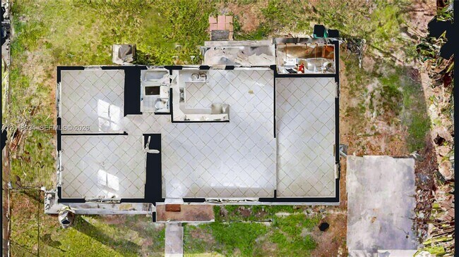 Building Photo - 1610 NW 9th Ct