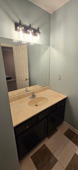 Building Photo - 2025A Stoneycreek Dr