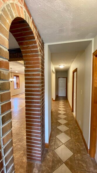 Building Photo - 2223 Noble St