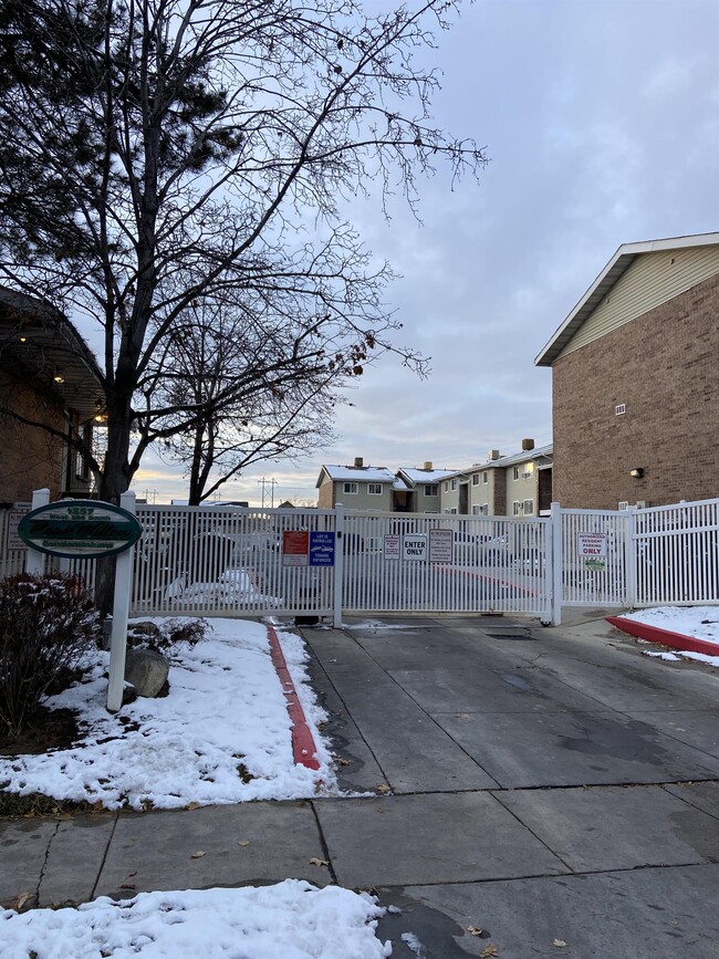 Building Photo - 1557 W 200 S