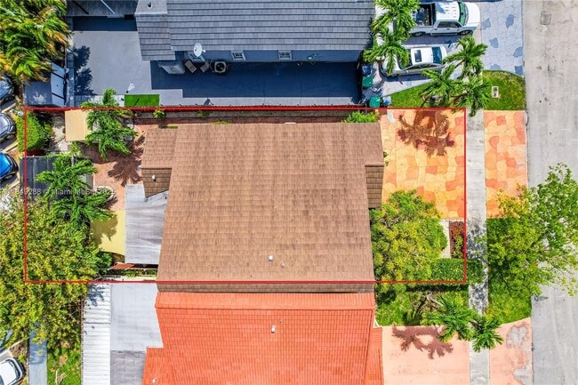 Building Photo - 7811 SW 9th Terrace